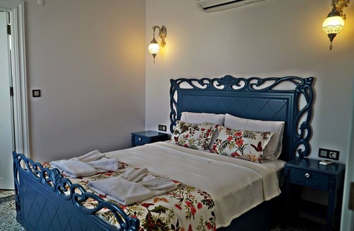 Mithatpasa Hotel | Cunda Pusula Otel