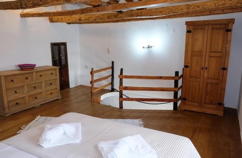 Bergama Cottage | Charming Greek Cottage 10 Min Walk to Acropol