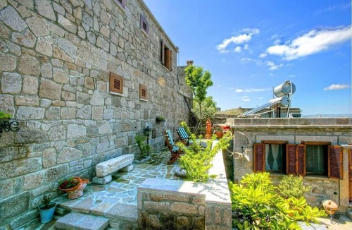 Behram Hotel | Idasos Tasodalar