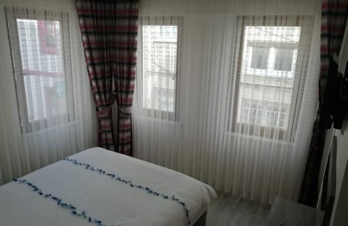 Zeytinbagi Hotel | nar çiçeği otel