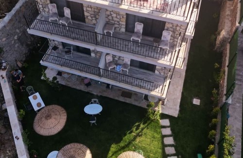 Dikili Bed & Breakfast | Nur Karen Taş Konak