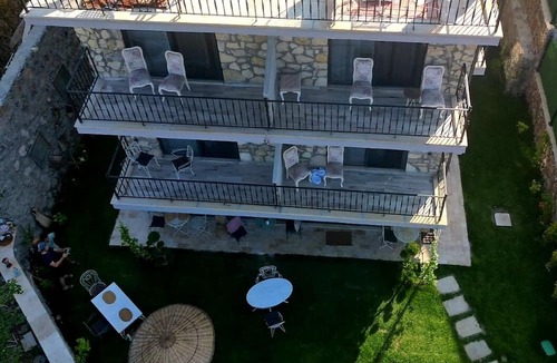 Dikili Bed & Breakfast | Nur Karen Taş Konak