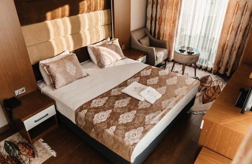 Altinova Hotel | MARİNE VİEW HOTEL