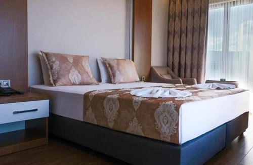 Altinova Hotel | MARİNE VİEW HOTEL