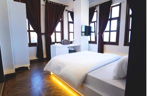 Zeytinbagi Hostel | Tirilye Balık Otel