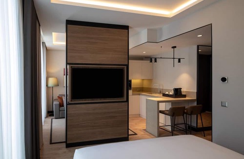 Uskudar Hotel | Altunizade Suites Istanbul, Curio Collection by Hilton