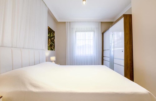 Avlana House | Greenery Home with Shared Pool in Marmaris