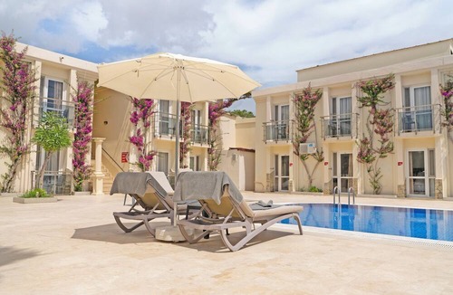 Ortakent Hotel | Ömer Aybak Beach Hotel