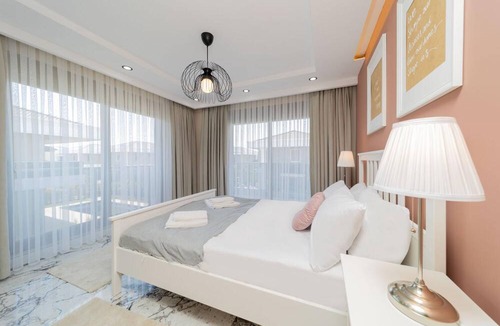 Kadriye Apartment | Flat w Pool and Balcony 10 min to Beach in Serik