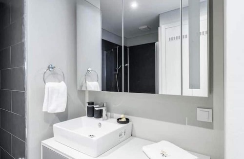 Umraniye Apartment | Rhea - Chic 1BD Apt w/ Balcony Views & Parking