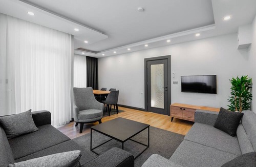 Lara Apartment | Stylish Flat w Balcony Near Lara Beach