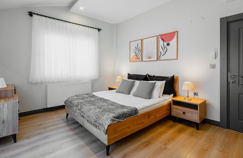 Lara Apartment | Stylish Flat w Balcony Near Lara Beach