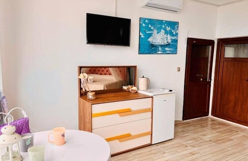 Akcay Bed & Breakfast | Ellawilla Suit House