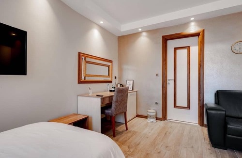 Cekirge Mahallesi House | Cozy Hotel Room w Balcony and Terrace in Bursa