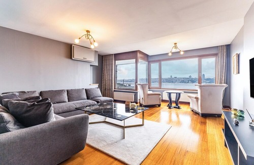 Uskudar Apartment | Duplex Flat w Panoramic Bosphorus View and Terrace