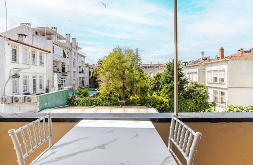 Beylerbeyi Apartment | Sea View Flat w Balcony Near Beylerbeyi Palace