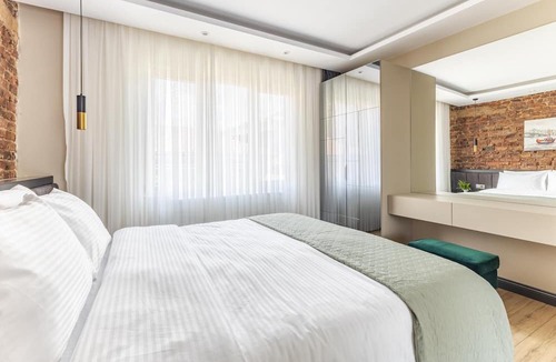 Beylerbeyi Apartment | Sea View Flat w Balcony Near Beylerbeyi Palace