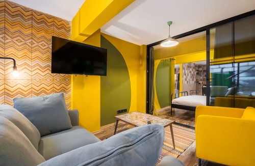 Moda Apartment | Flat w Jacuzzi and Backyard 6 min to Kadikoy Coast