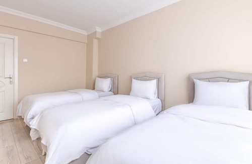 Merter Apartment | Flat with Balcony 3 min to Public Transportation