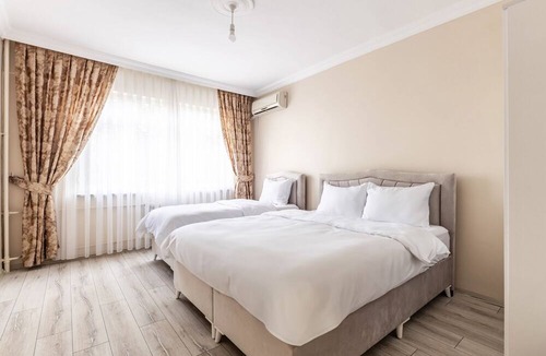 Merter Apartment | Flat with Balcony 3 min to Public Transportation