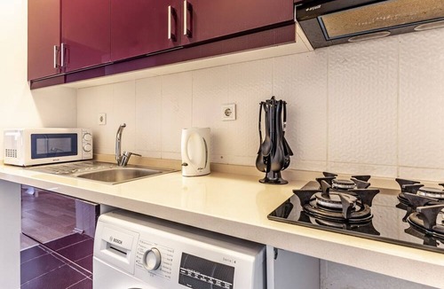 Moda Apartment | Convenient Flat with Balcony 7 min to Bull Statue