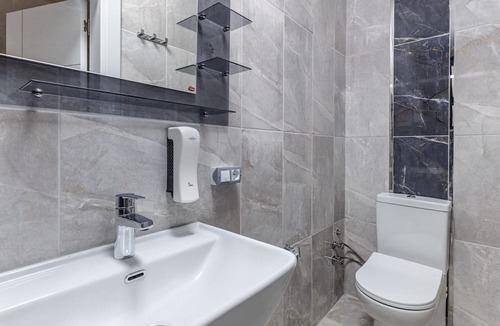 Rasimpasa House | Central, Historical Hotel Room w Garden in Kadikoy