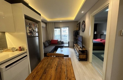 Bornova Apartment | Küçükpark civarı 1+1 Klimalı daire
