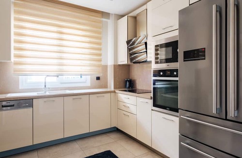 Fenerbahce Apartment | Central, Spacious Flat 3 min to Coast in Kadikoy