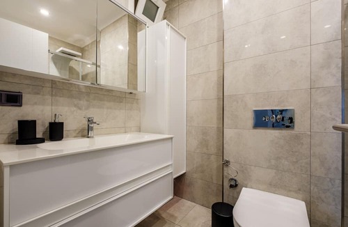 Fenerbahce Apartment | Central, Spacious Flat 3 min to Coast in Kadikoy