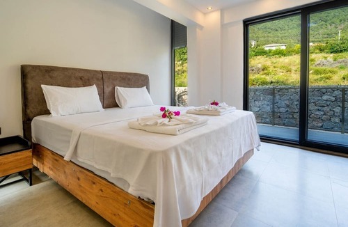 Uzunyurt Villa | You can enjoy both the sea and nature in our luxury villa with unique sea view.