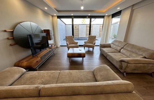 Lara Villa | Kundu Park Villas