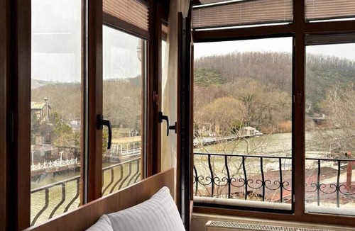 Agva Hotel | Mell's River