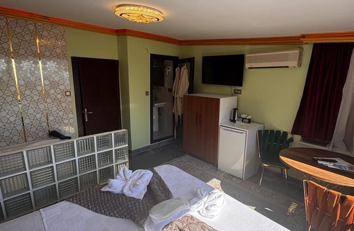 Caddebostan Mahallesi Condo | Gur Royal Suit Aparts