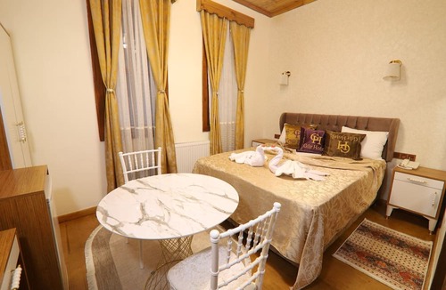 Caddebostan Mahallesi Condo | Gur Royal Suit Aparts