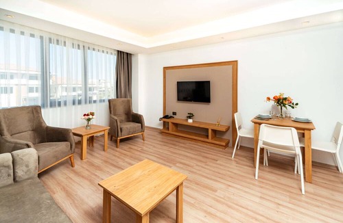 Lara Apartment | Riversea Suite & Hotel