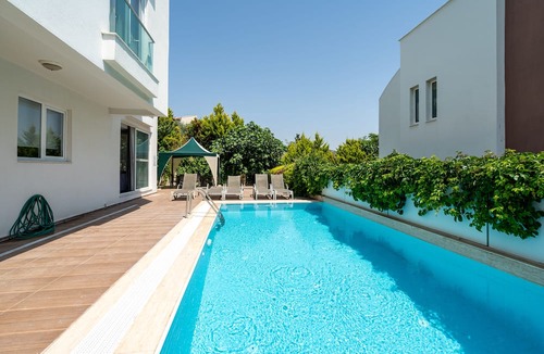 Kadnlar Denizi Mahallesi Villa | Adavillas