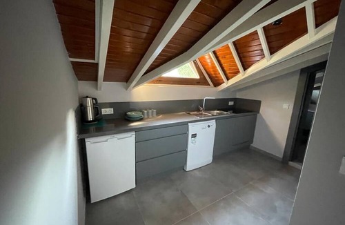 Icmeler City Center Condo | EBRU EVLERI ICMELER MERKEZE PLAJA YAKIN