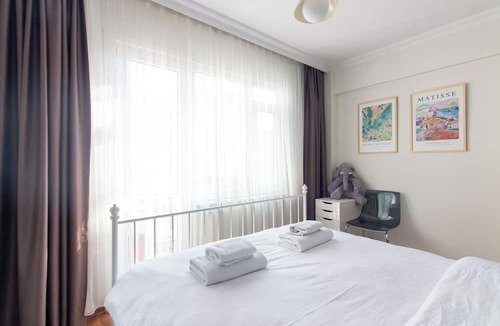 Moda Apartment | Chic 2BR Gem on Moda’s Iconic Antiques Street