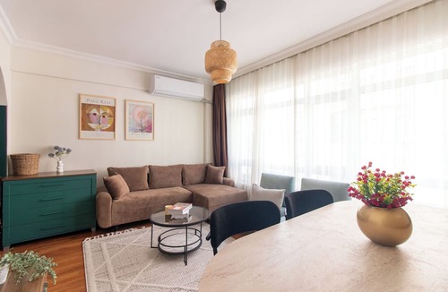 Moda Apartment | Chic 2BR Gem on Moda’s Iconic Antiques Street