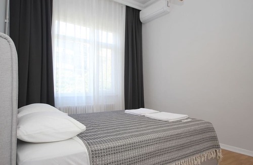 Gumussuyu Mahallesi Apartment | 3-Bedroom Flat in Great Location in Taksim Beyoglu Istanbul