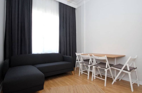 Gumussuyu Mahallesi Apartment | 3-Bedroom Flat in Great Location in Taksim Beyoglu Istanbul