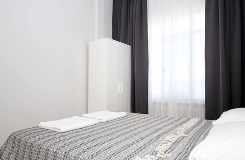 Gumussuyu Mahallesi Apartment | 3-Bedroom Flat in Great Location in Taksim Beyoglu Istanbul