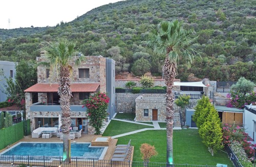 Torba House | doğayla iç içe,taş mimarisi ve modern detayları ile dikkat çeken bir şık ev.