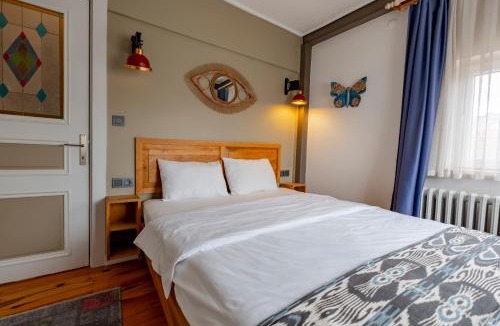 Tophane Apartment | Spacious One Bedroom Apartment with View and Elevator