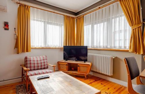 Tophane Apartment | Central Apartment with Bosphurs View