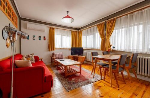 Tophane Apartment | Central Apartment with Bosphurs View