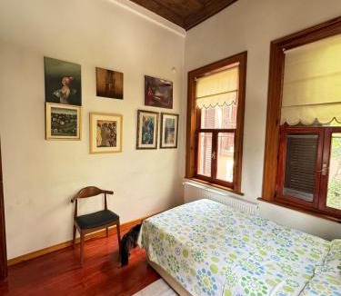Konak Apartment | Spacious Traditional Iconic Greek House