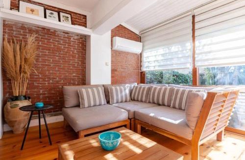 Cengelkoy Mahallesi Villa | Charming 3Bed Villa Private Garden & Terrace! #381
