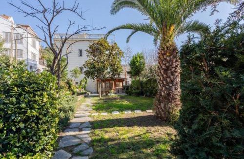 Cengelkoy Mahallesi Villa | Charming 3Bed Villa Private Garden & Terrace! #381