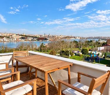 Istanbul City Center House | Timeless House Overlooking the Golden Horn with Sea - Nilorayn